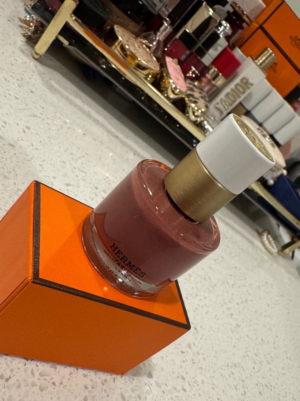 NEW! Hermès Les Mains Rose #49 Nail Polish — Rose Tamise - Picture 5 of 12